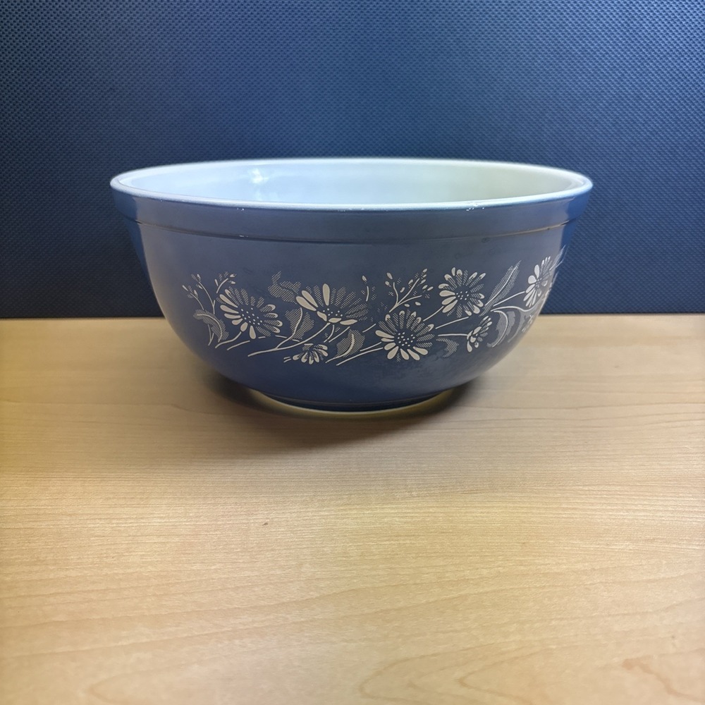 Pyrex Mixing Bowl 403 Colonial Mist Blue With White Flowers 8 ¾" 2.5 L
